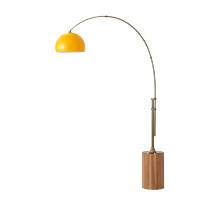 Lampe à arc 1 lumière H 92 po Tambo Half Dome, demi-dôme moutarde, corps en laiton patiné, base en bois clair, à intensité variable, pour le salon ou la chambre à coucher