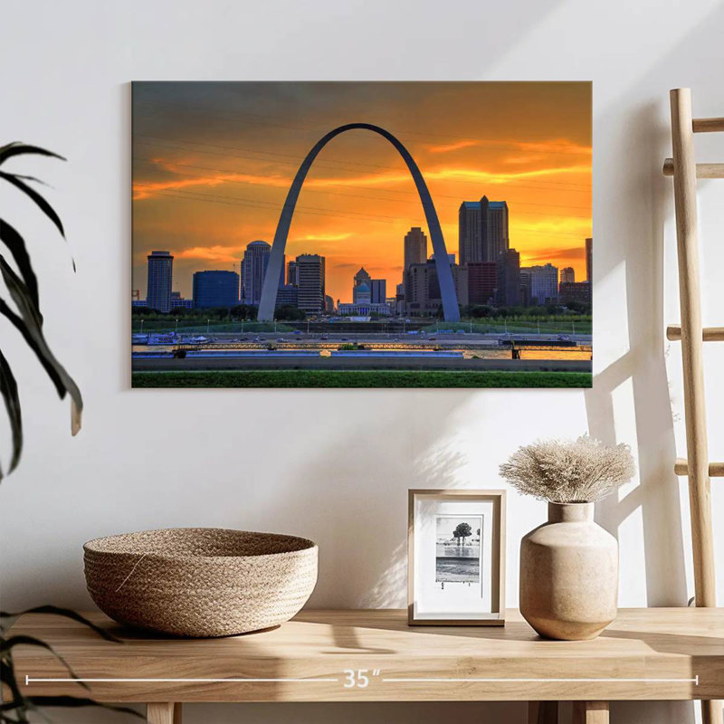 Lynelle Gateway Arch Sunset Scene, 16" H x 24" W
