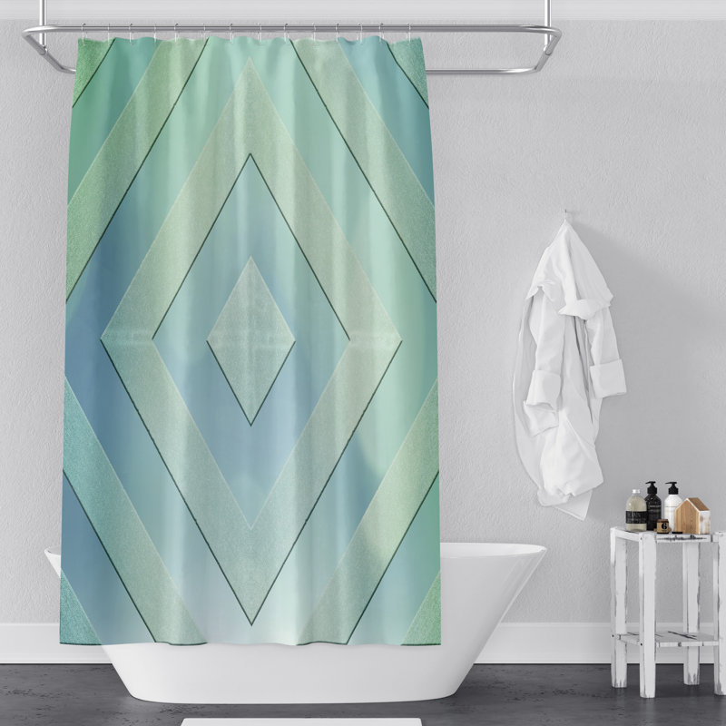 Rideau de douche gris et bleu à motif de losanges, H 83 po x l 70 po