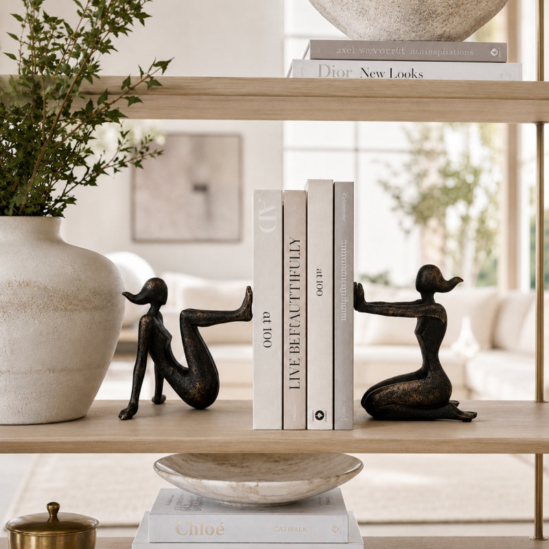 Serre-livres poussant les femmes