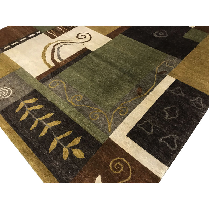 Himalayan Wool Geometric Area Rug in Brown
