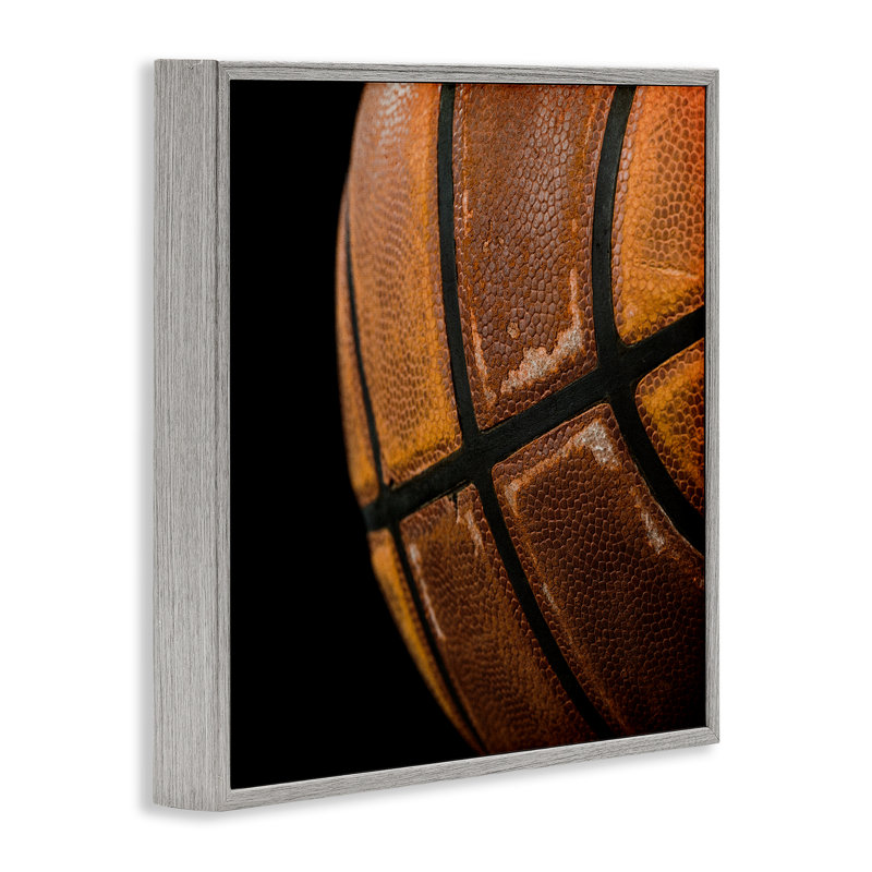 Gros plan de basketball sur estampe numérique, design par Kim Allen, H 17 po x l 17 po, Estampe numérique Farmhouse