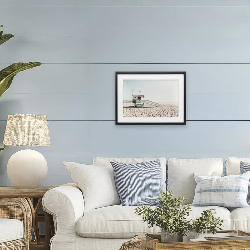 «Lifeguard Hut Sunny Day», reproduction sous verre encadrée, conception de Sissi et Seb, H 14 po x l 20 po, Cadre noir minuit