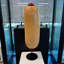 Statue de petit hot-dog sur base