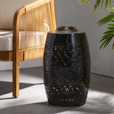 Charmante table d'appoint moderne au design exquis pour des espaces élégants