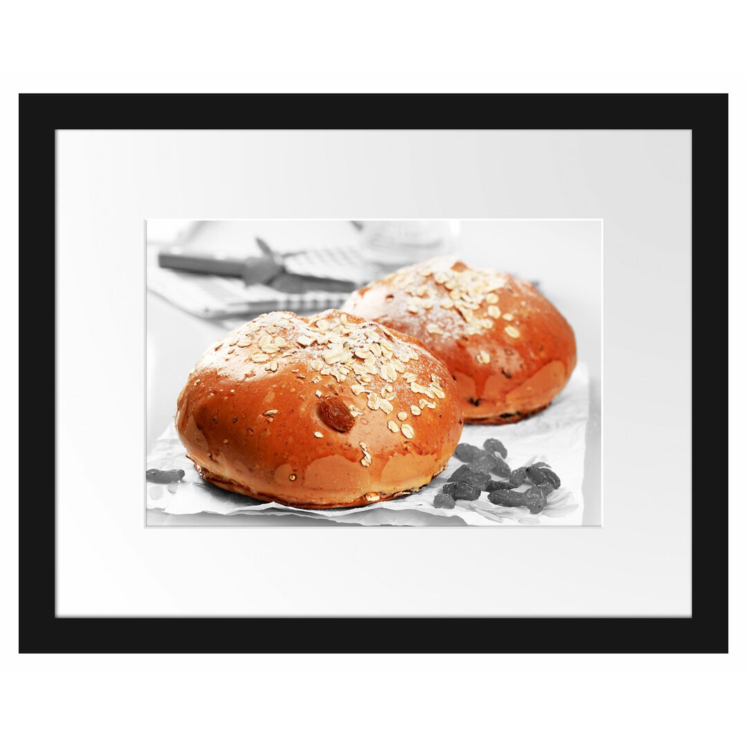 Gerahmtes Poster Rosinenbrötchen mit Hafer