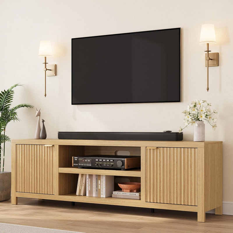 Meuble télé cannelé de 80 po, meuble télé moderne avec rangement, meuble média en bois avec porte cannelée et poignée dorée pour le salon, la chambre à coucher