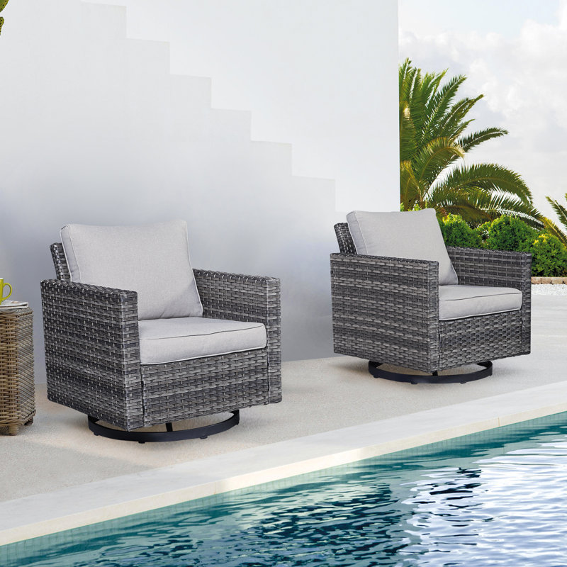 Chaises de patio pivotantes en osier / rotin avec coussins Naresa, Beige
