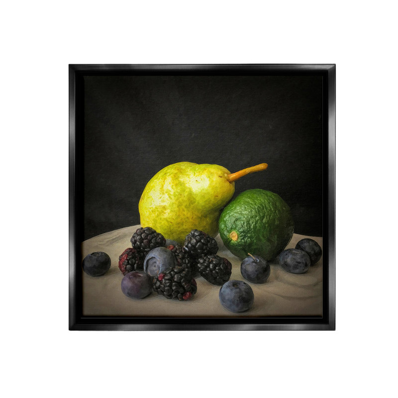 «Fruit & Berries Still Life», toile encadrée dorée encadrée par GraffiTee Studios, Cadre flottant noir de jais
