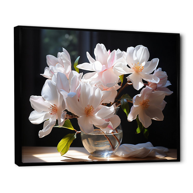 Champ de magnolia blanc et jaune II sur toile, H 24 po x l 32 po x P 1 po, Cadre flottant noir