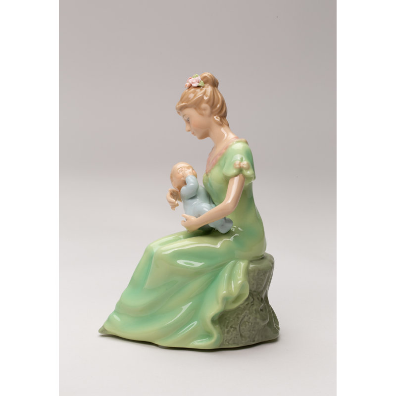 Figurine musicale en porcelaine fine tenant un bébé - H 7 1/4 po