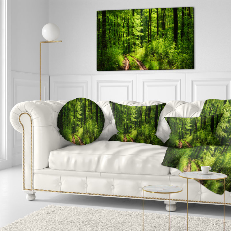 Coussin lombaire dans une forêt sauvage
