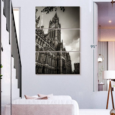 Lilie Manchester Town Hall Building