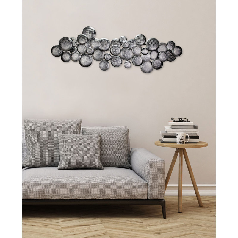 Pulsating wall sculpture