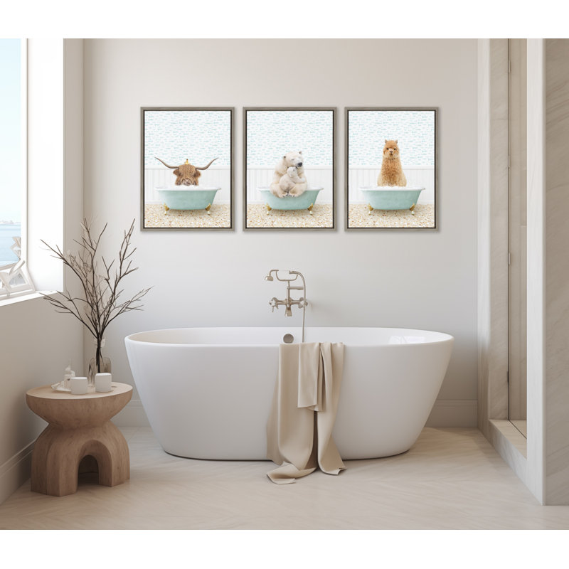 «Highland Cow and Duckling in Little Fish Bath» par Amy Peterson, reproduction d'art sur toile encadrée