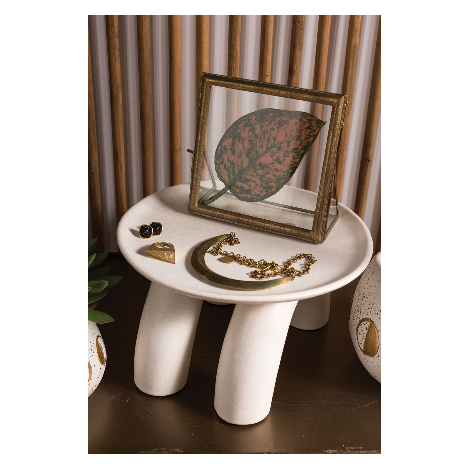 Zaden Footed Saucer