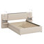 Lit plateforme tapissier avec lampes de lecture-659041674