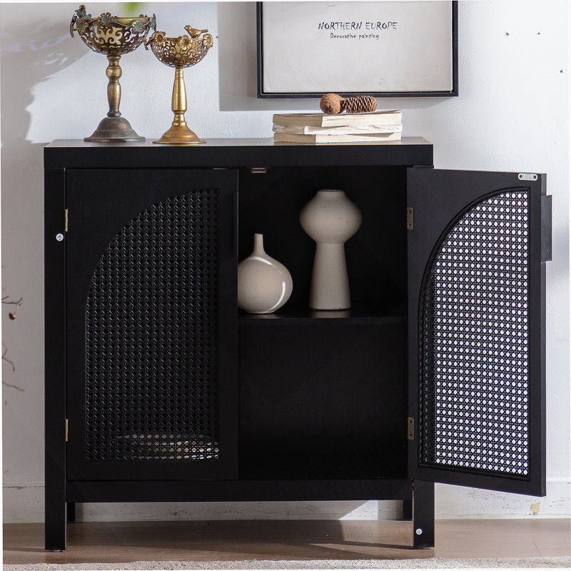 Buffet polyvalent en rotin avec tablette réglable et portes ventilées, idéal pour plusieurs espaces de vie