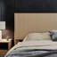 Tête de lit moderne en bois de style ferme avec dossier à oreilles et panneau cannelé-707921948-707921950