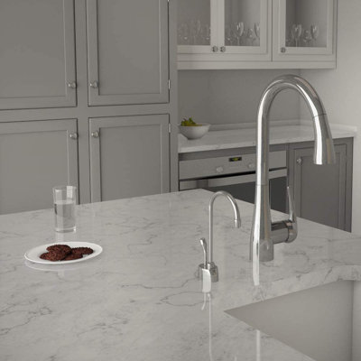 Distributeur d'eau chaude à 1 poignée 9 po avec réservoir de chaleur, filtre, bonde d'évier de cuisine et garniture d'élimination Velosah