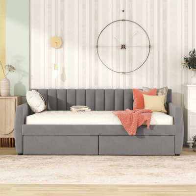 Lit de jour simple rembourré avec tiroirs, support en lattes de bois, design élégant et rangement polyvalent pour les maisons modernes