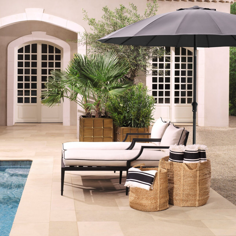 Chaise longue avec coussin Bella Vista, Cadre noir / coussin blanc