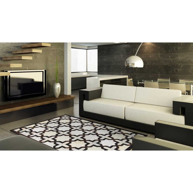 Area Cowhide Geometric Area Rug in Cola/Cream, Rectangle 4' x 6'