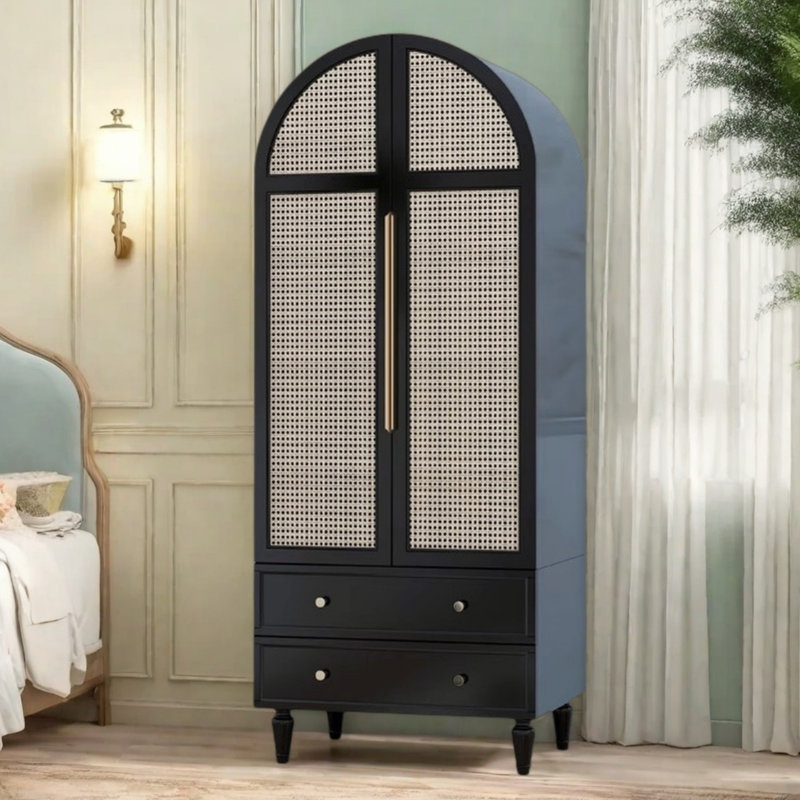 Garde-robe double en rotin à la campagne