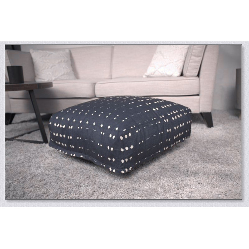 Pouf carré en tissu Dalm, repose-pieds polyvalent et élégant ou coussin de plancher confortable