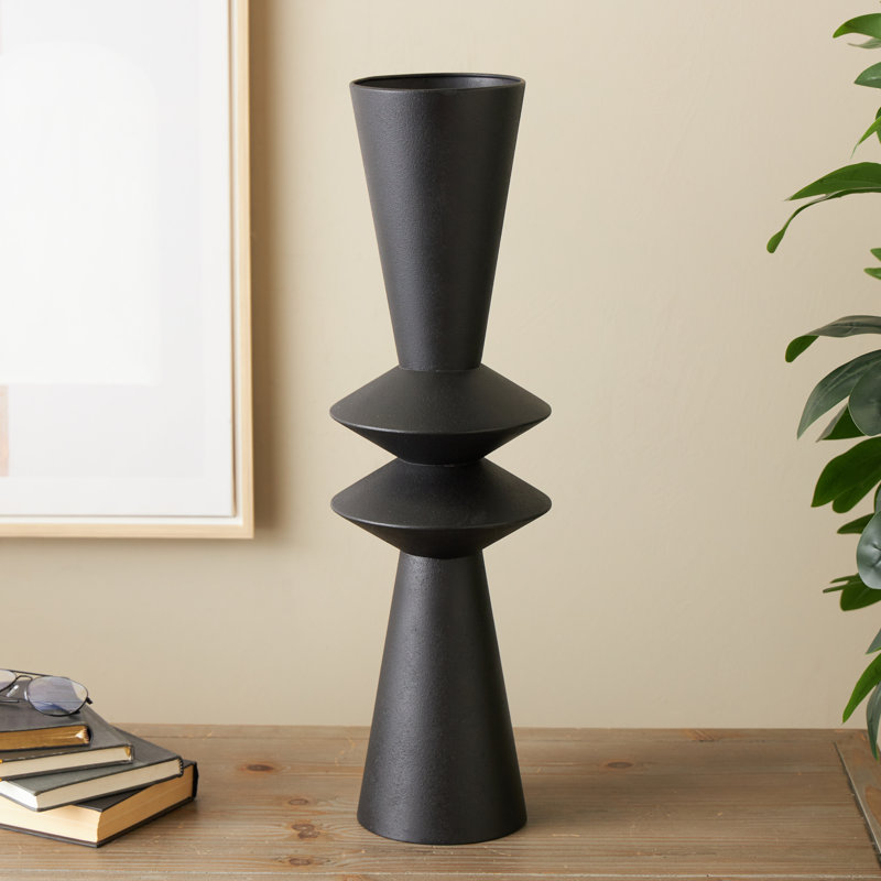 Vase cannelé en métal Cole And Grey, H 26,2 po x l 8 po x P 8 po