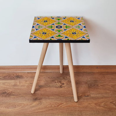 Table d'appoint élégante avec pieds en bois de hêtre, 13,8 po x 16,5 po x 13,8 po | Fabrication 100% bois aggloméré, épaisseur: 0,7 po | Conception géométrique ethnique parfaite pour le salon, la chambre à coucher et les décors modernes