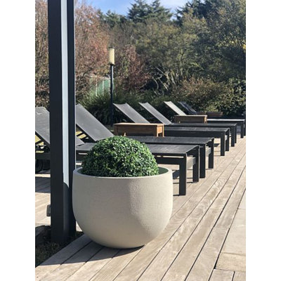 Pot à fleurs en plastique