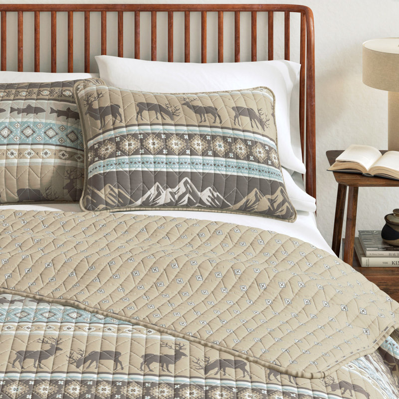 Wildlife Mountainscape Lodge Quilt Set with Shams, Full/Queen Quilt + 2 Shams