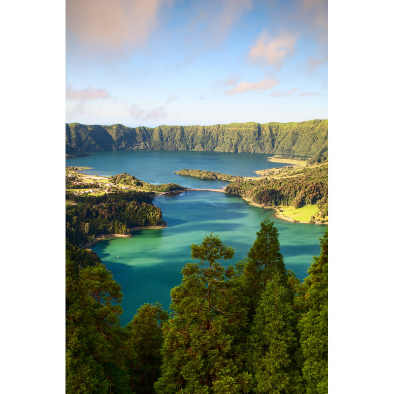 Occil vue aérienne du lac Caldera aux Açores, H 18 po x l 12 po x P 1,25 po