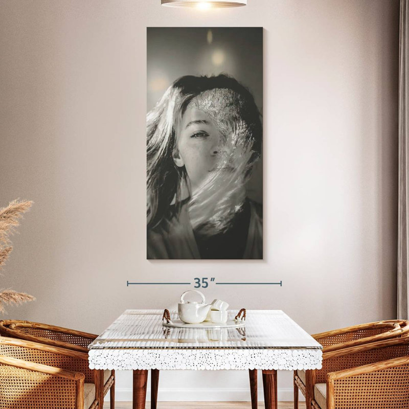 Portrait de surfeuse, H 54 po x l 27 po