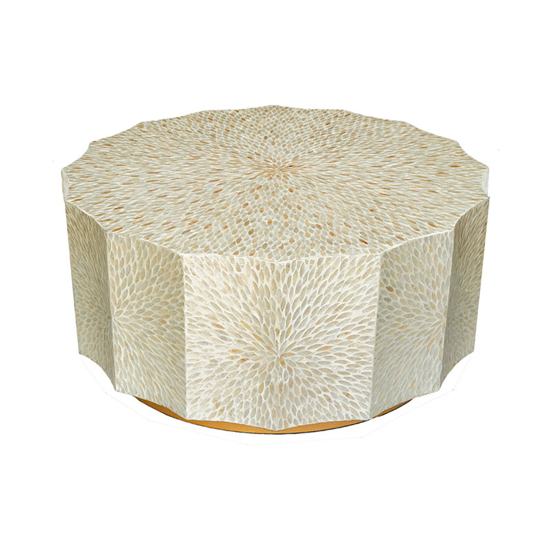 Table basse géométrique 35,5 x 35,5 x 16 po avec base en bois et motif Capiz blanc et noir