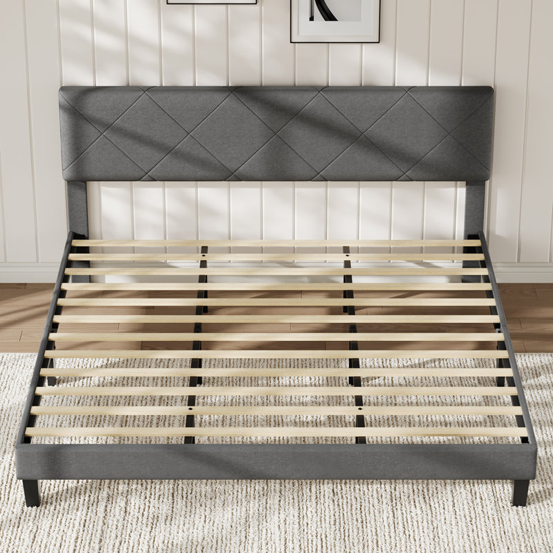 Structure de lit très grand avec tête de lit plateforme, sommier à lattes de bois, silencieux, aucun sommier requis pour la chambre à coucher, gris foncé
