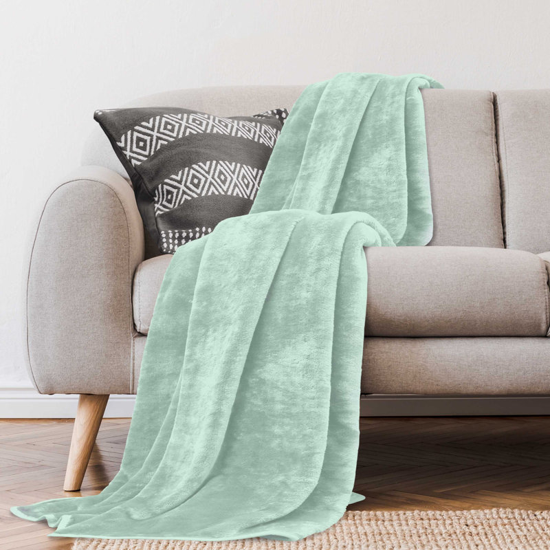 Fleece Throw Blanket Super Soft Warm Cosy Decorative Blanket for Sofa Couch Bed Living Room Bedroom Lightweight Comfort Snuggle