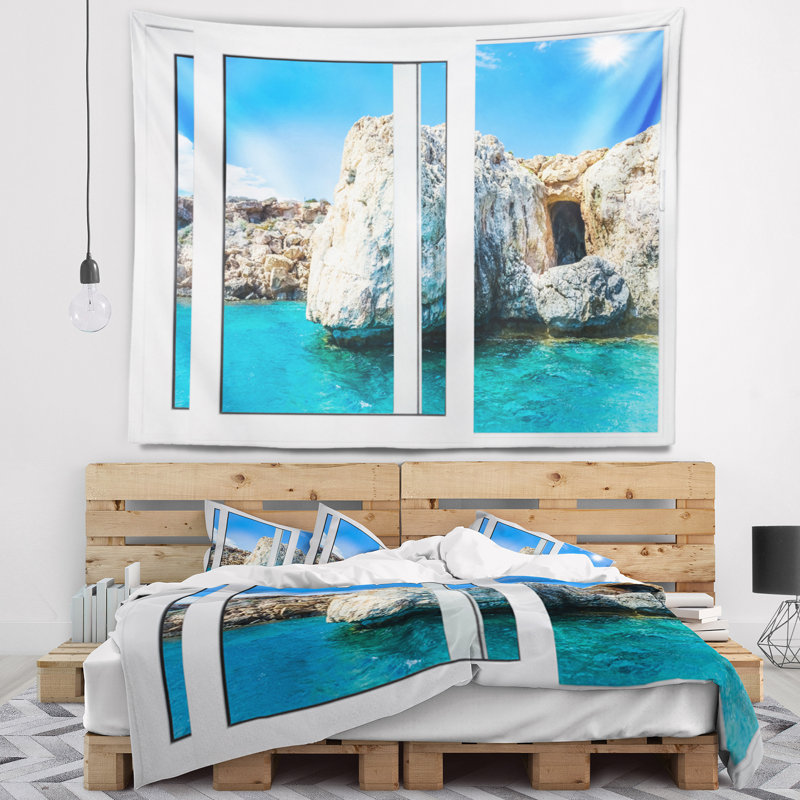 Tapisserie «Seashore Open Window to Rocky Sunny Ocean», H 78 po x l 92 po