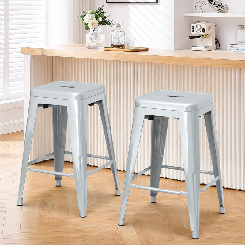 Ensemble de 2 tabourets de bar empilables en métal, tabourets de bar à hauteur de comptoir, tabourets de patio industriels de 24 pouces et tabourets sans dossier