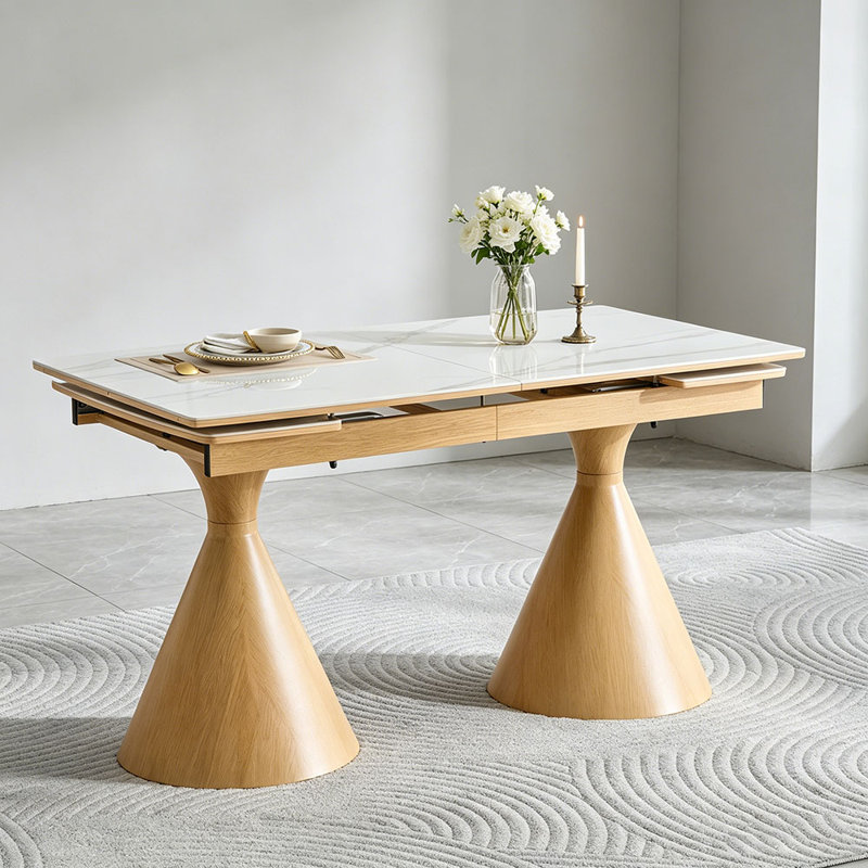 Table de salle à manger extensible avec plateau en pierre: plateau de table en marbre blanc avec pieds fuselés en métal. Une table de salle à manger rectangulaire d'inspiration moderne et luxueuse pour la maison, pouvant accueillir de 4 à 8 personnes.