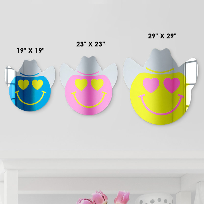 Décoration murale miroir heureux visage heureux avec chapeau de cowboy et yeux de cœur, H 23 po x l 23 po x P 1 po, Jaune
