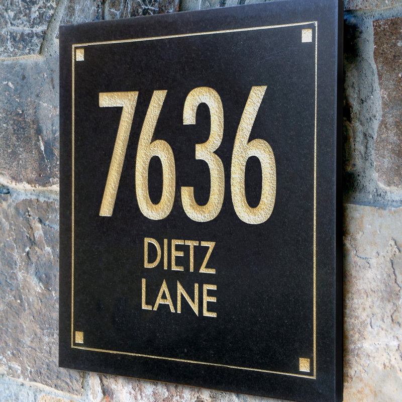 Plaque d'adresse gravée noire à 3 lignes Futura, Oui, Doré