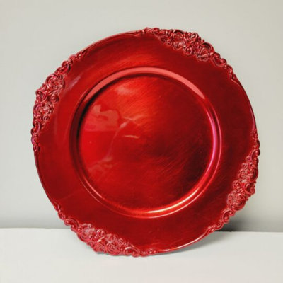 Plat rouge avec bordures florales