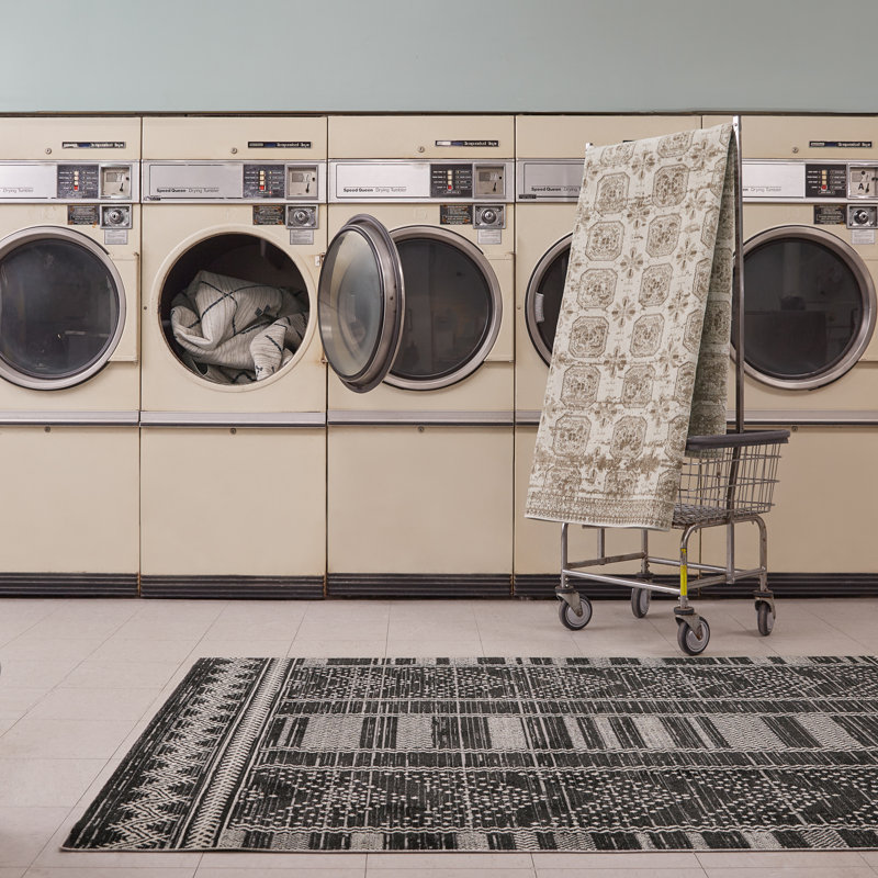 Phoebe Machine Washable Kimmons Chevron Area Rug in Black/Light Gray, Rectangle 7'10" x 10'