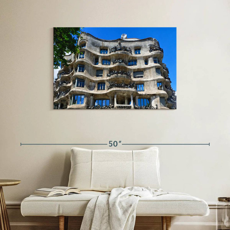 Nicci Casa Mila, H 26 po x l 39 po