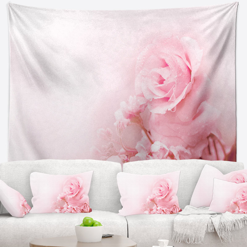 Portrait d'une belle rose en tapisserie magique, H 68 po x l 80 po