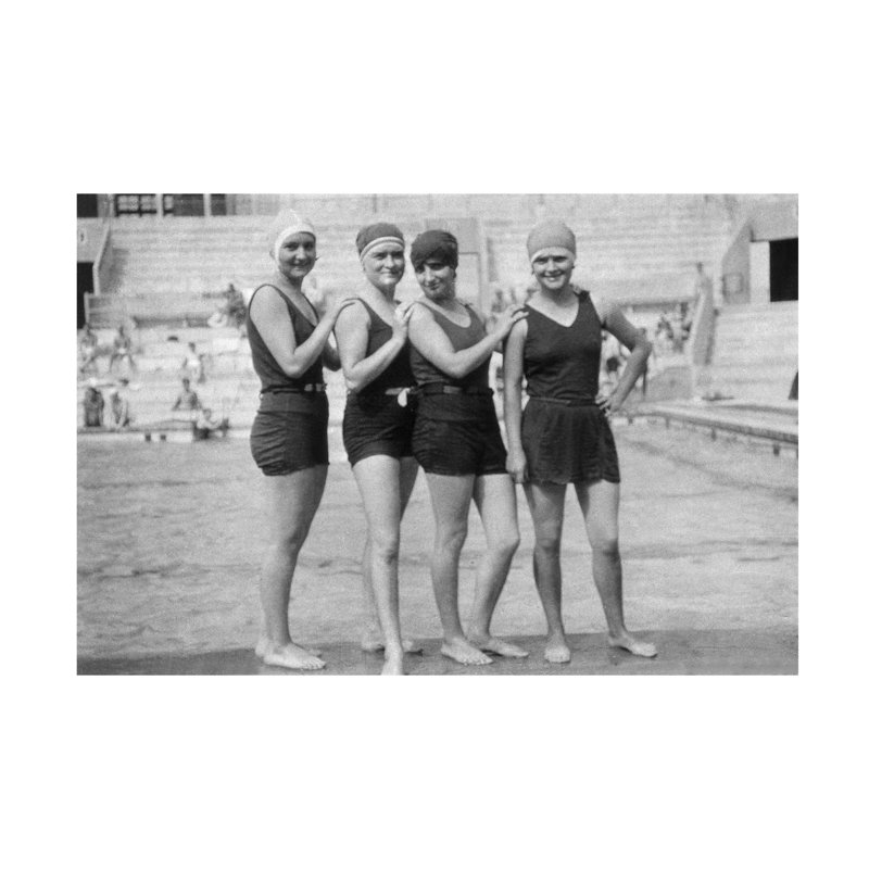 Impression sur toile, artiste inconnu, 4 baigneurs à la piscine, vers 1925, H 12 po x l 19 po