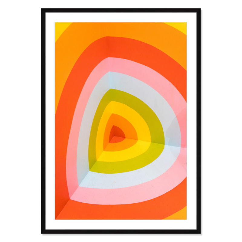 Imprimé Sherbet Bullseye par Jason Leung, H 41,5 po x l 29,5 po x P 1,25 po, Cadre photo noir simple, Oui