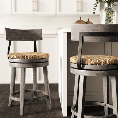 Tabouret de bar à hauteur de comptoir de 26 po avec structure en bois gris récupéré, siège en ruppie naturelle, retour à 180 degrés, supports en acier noir, repose-pieds en métal, patins de plancher en plastique, pieds incurvés pour espace unique, 20 po